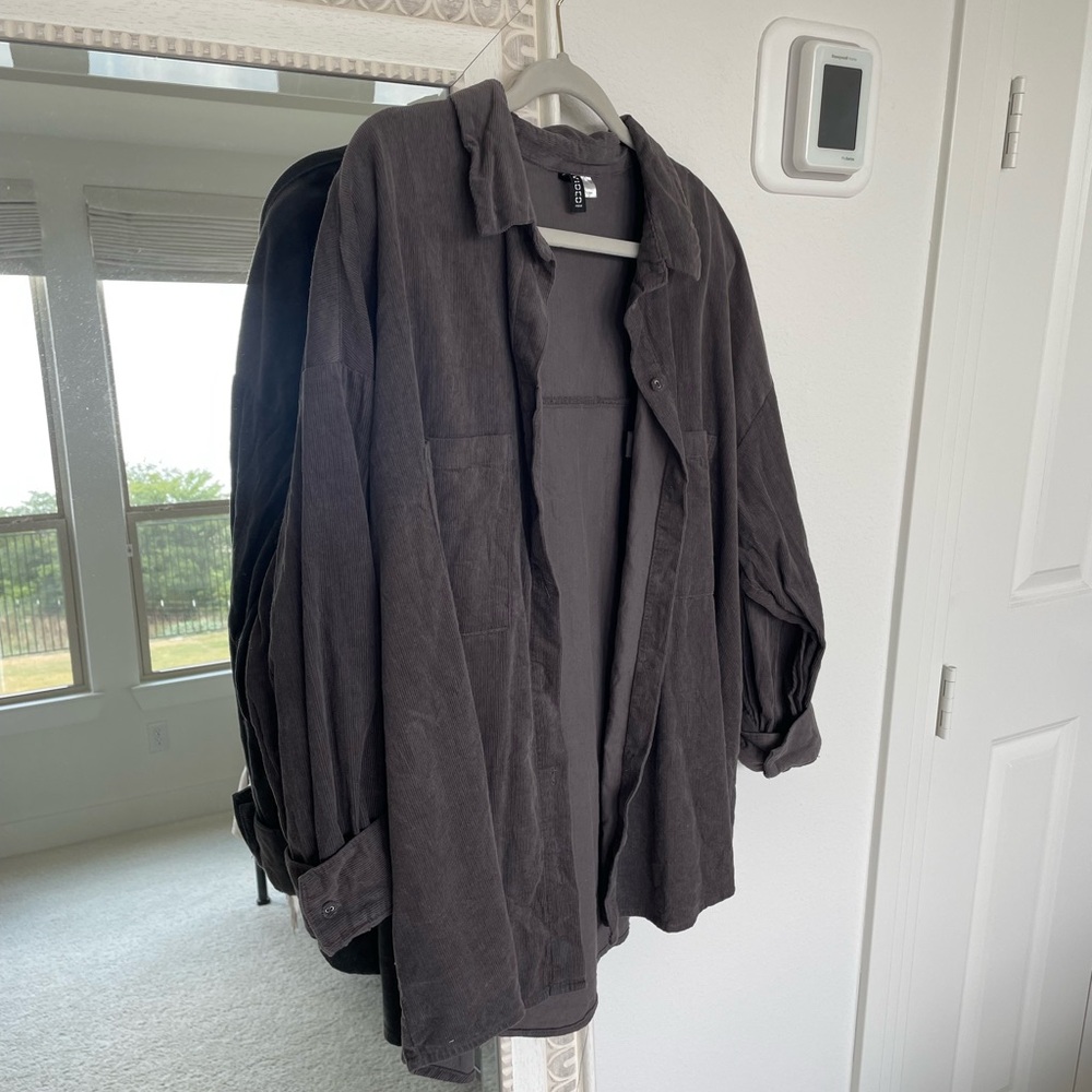 H&M button down top